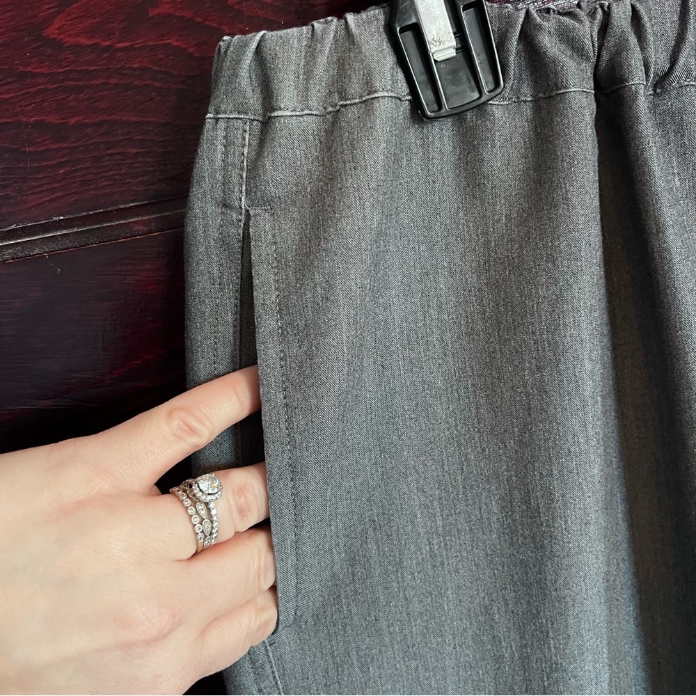 EUC Figs Pisco Scrub Pants in Gray size M - Picture 6 of 12